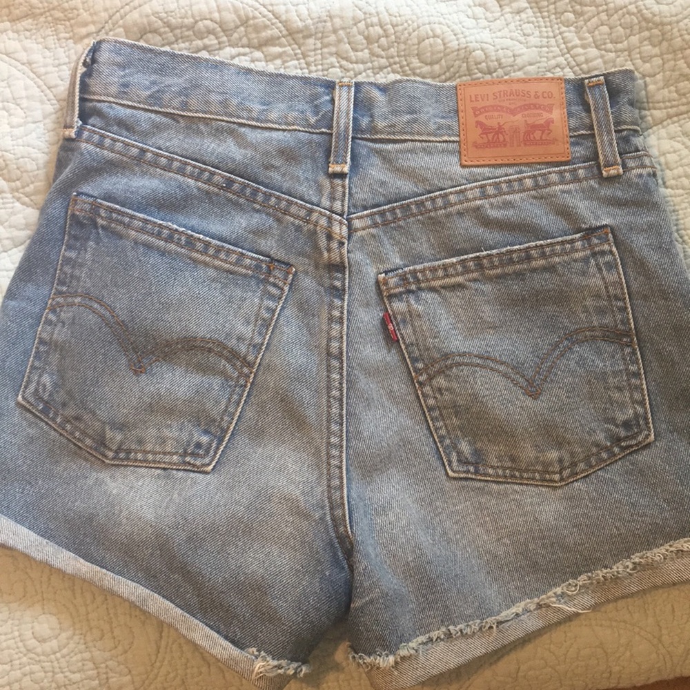 Levi Wedgie Shorts - Picture 2 of 2